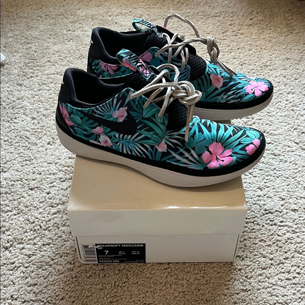 Nike Solarsoft Moccasin Floral